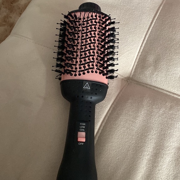 Blow drying brush - Picture 3 of 5